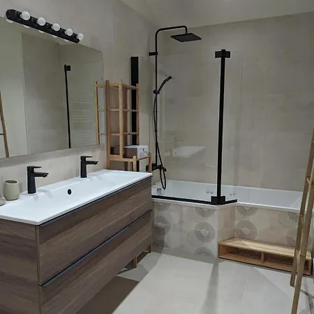 Grande Maison Avec Piscine Privee, Wifi Et Animaux Acceptes Pour 15 Pers. - Fr-1-653-282 * Pranzac