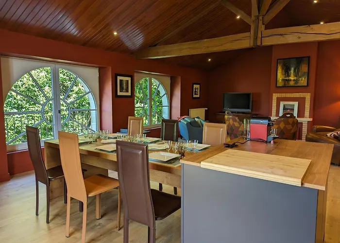 Сasa de vacaciones Grande Maison Avec Piscine Privée, Wifi Et Animaux Acceptés Pour 15 Pers. - Fr-1-653-282 Pranzac