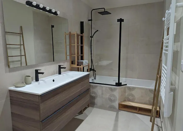 Grande Maison Avec Piscine Privée, Wifi Et Animaux Acceptés Pour 15 Pers. - Fr-1-653-282 * Pranzac